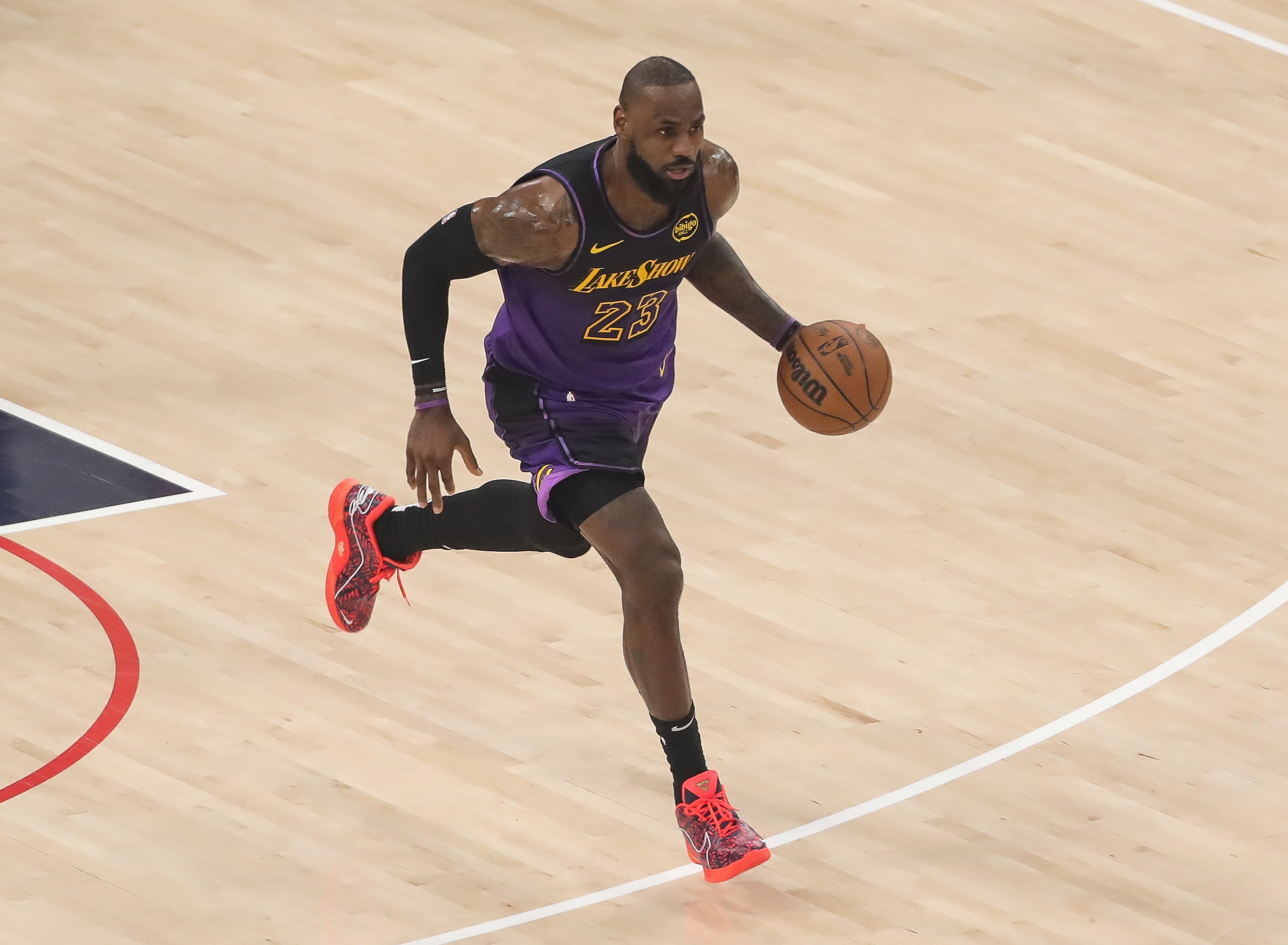 NBA歷史40歲以上球員場均助攻榜：詹姆斯8.4次第一 喬丹第六